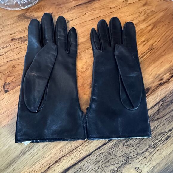 Loewe Black Lambskin Anagram Leather Gloves est size Small Authentic CoA - Picture 3 of 8